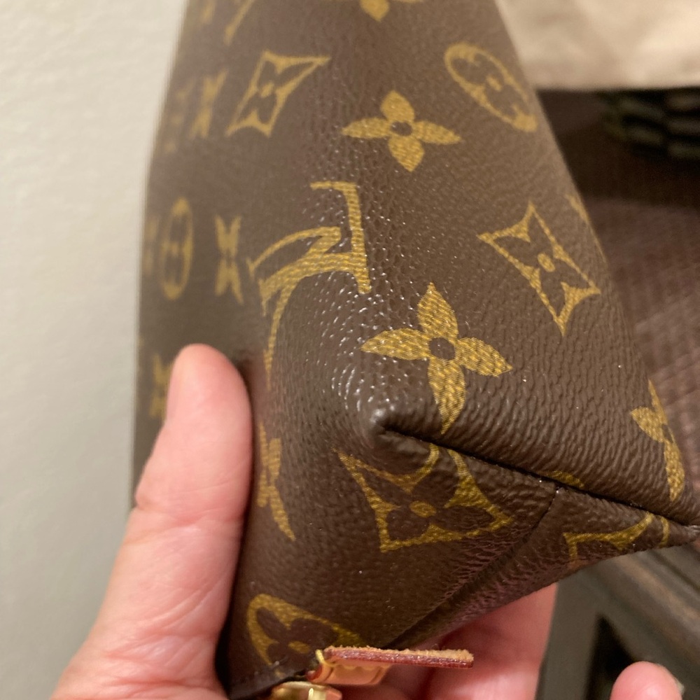 Louis Vuitton Cosmetic Pouch GM same size as new version MM - Picture 6 of 12